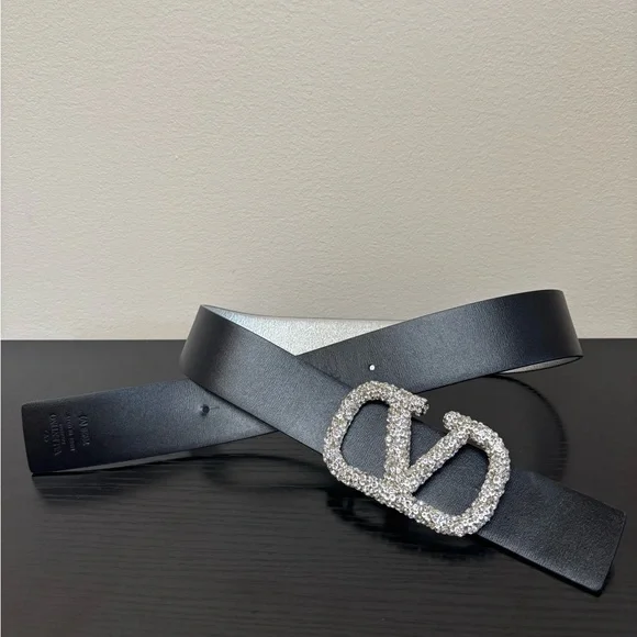 Valentino Black & silver reversible Leather Belt with Silver Logo Buckle. VALENTINO GARAVANI Reversible Vlogo Signature belt Black  main image 2